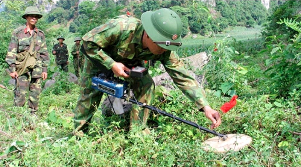US grants US$19 mln more to support UXO clearance in Vietnam